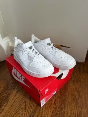 Nike Kids White Low-Top Sneakers with Hook-and-Loop Strap